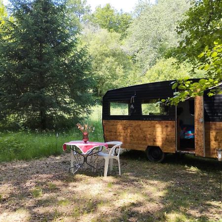 La Caravane Nature Saint-Julien-le-Petit Екстер'єр фото