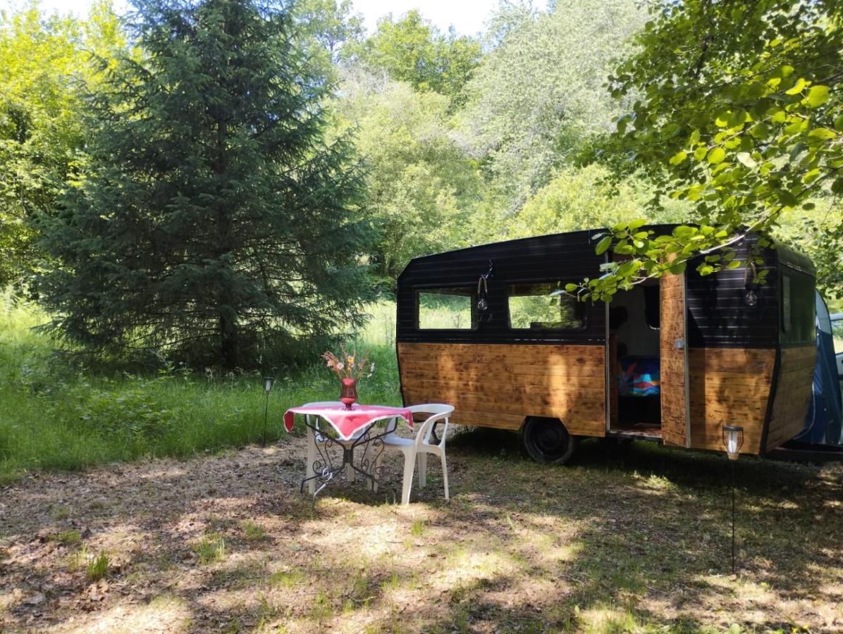 La Caravane Nature Saint-Julien-le-Petit Екстер'єр фото